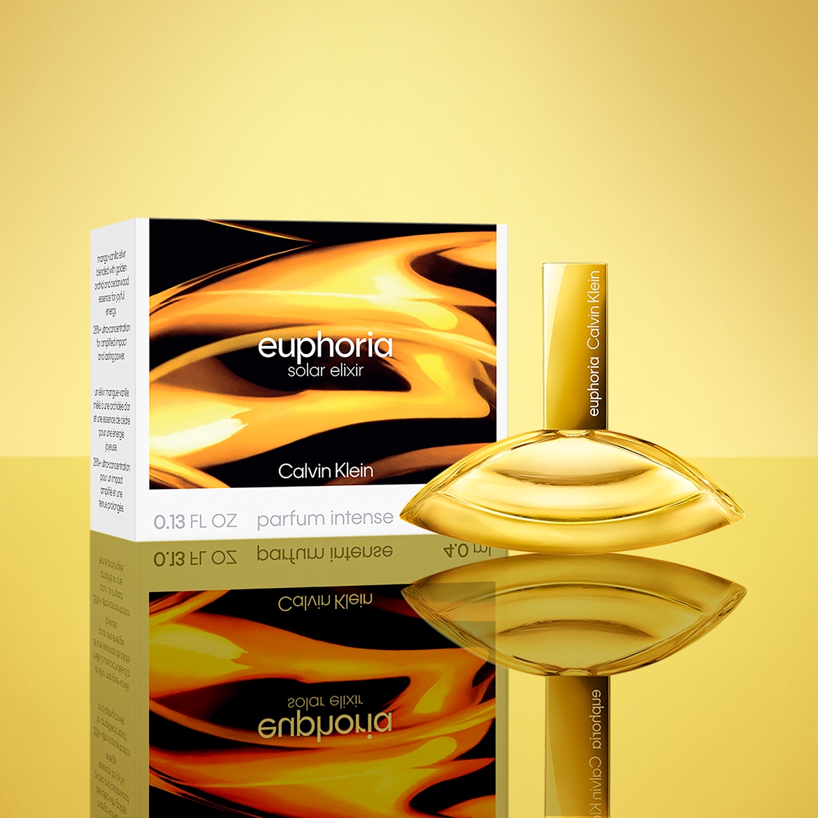 Entdecken Sie Calvin Kleins Euphoria Solar Elixir, ein Parfum Intense in einem goldenen Flakon, der auf einer glänzenden Oberfläche steht und dessen Verpackung ein abstraktes, sonnenähnliches Design zeigt.