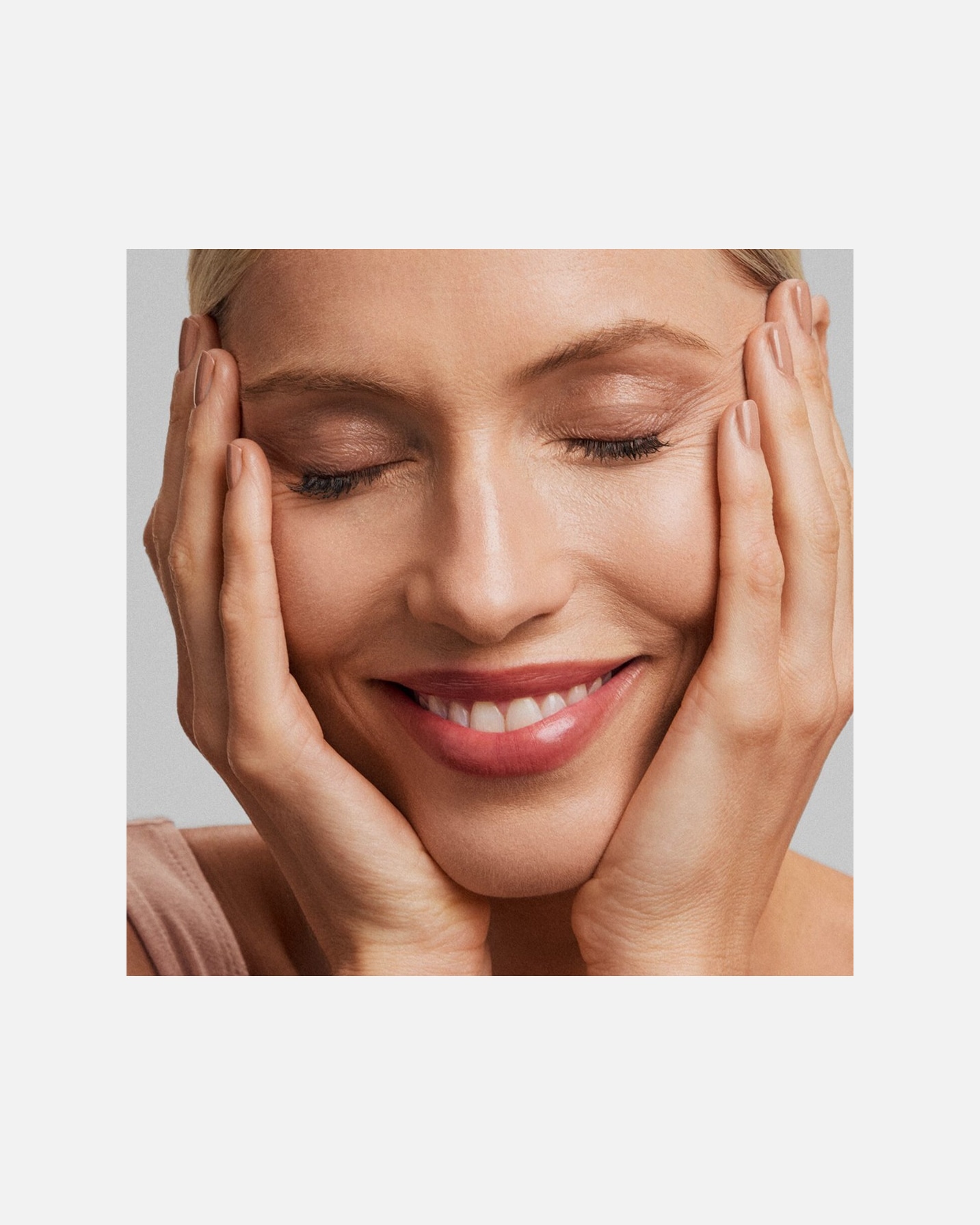 Feuchtigkeitsspendende Gesichtsbehandlung für Unisex Douglas Platinum Hydrafacial 60 Minuten