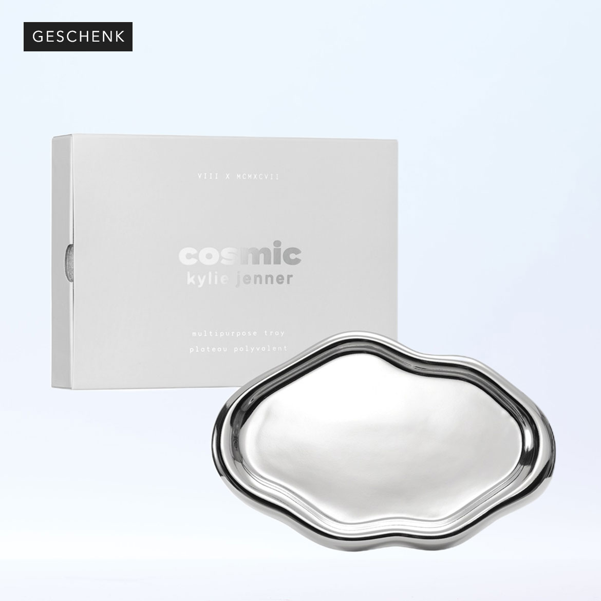 Entdecke das Cosmic Kylie Jenner Mehrzweck-Tablett, ein vielseitiges Geschenk, präsentiert in einer eleganten, hellgrauen Verpackung.