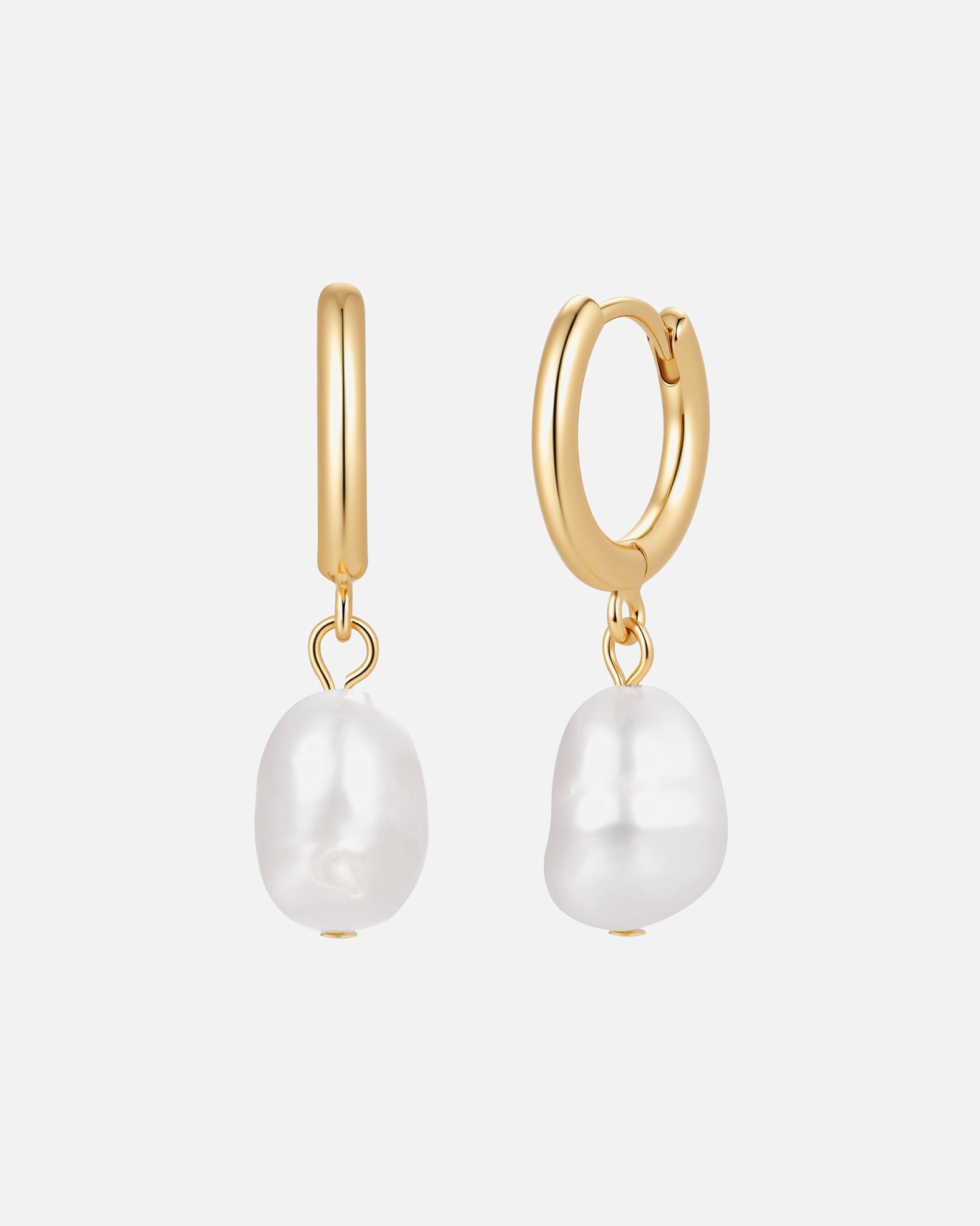 Creolen für Weiblich Lulu & Jane Perlen-Creolen aus Metall-Legierung in gelbgold mit Süßwasser-Zuchtperle 28,4 mm
