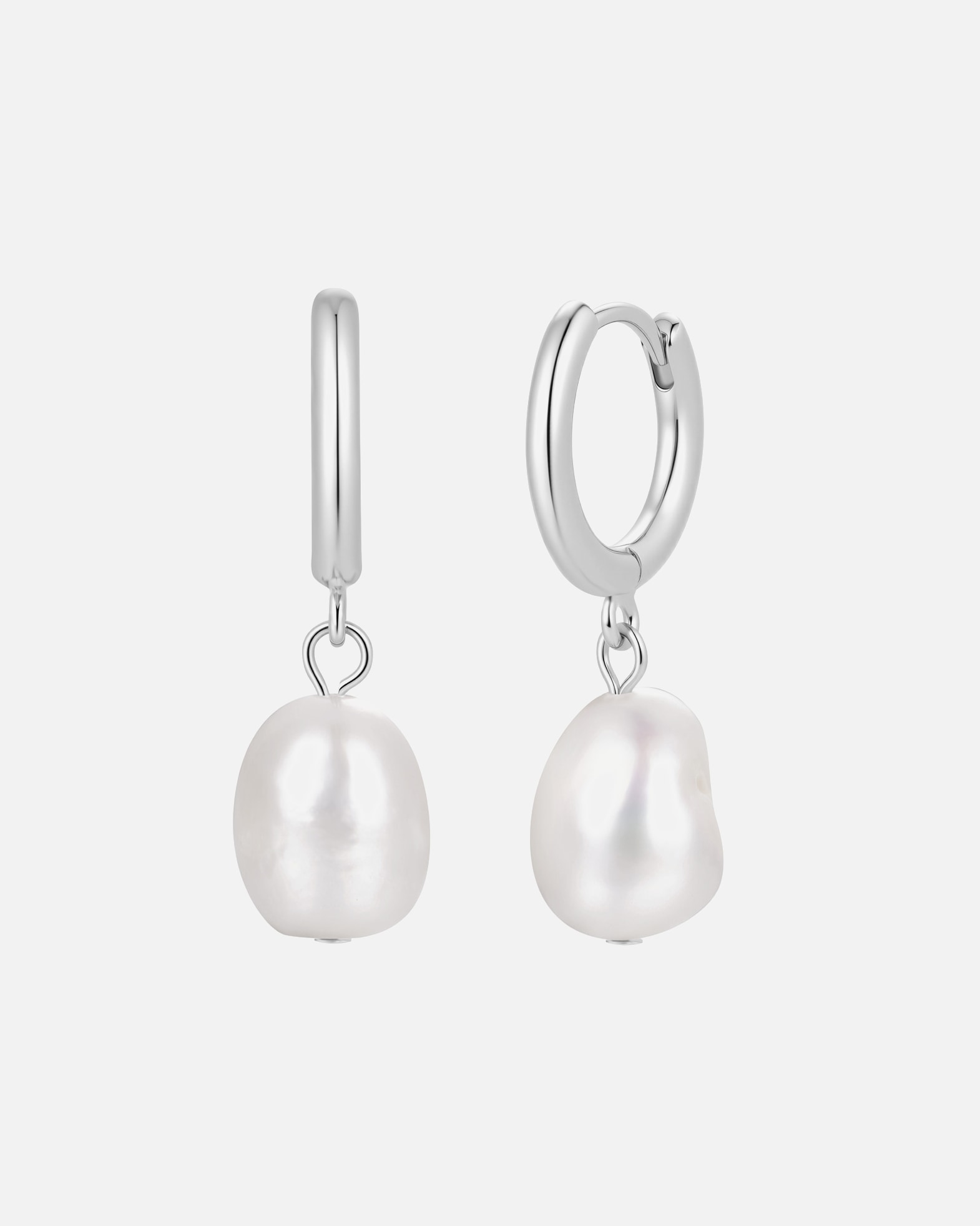 Creolen für Weiblich Lulu & Jane Perlen-Creolen aus Metall-Legierung in silber mit Süßwasser-Zuchtperle 28,4 mm